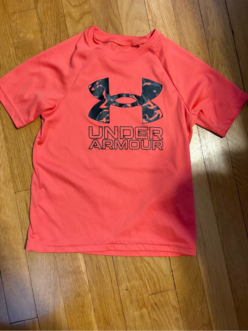 Under Armour Boys Coral Short Sleeve Tee with Camo Logo